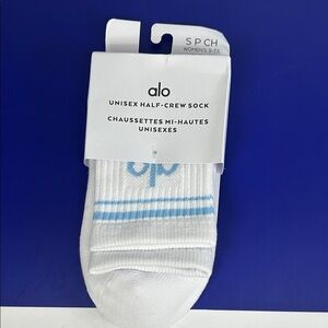 Alo socks half crew unisex women 5-7.5 men 3.5-6 baby blue logo